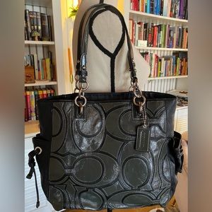 Authentic Coach No. K1071-16449 Colette patent leather shoulder bag